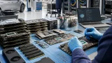 Video mostra centinaia di GeForce RTX 5090 smontate e trasformate in acceleratori per AI